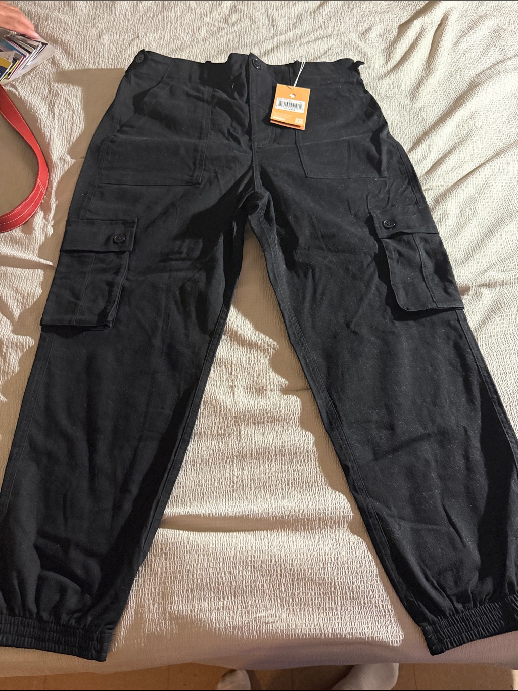 Men's Black Cargo Pants With Utility Pockets — image 4 of 8